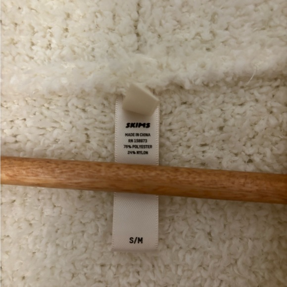 Skims Cream & White Robe - Picture 2 of 3